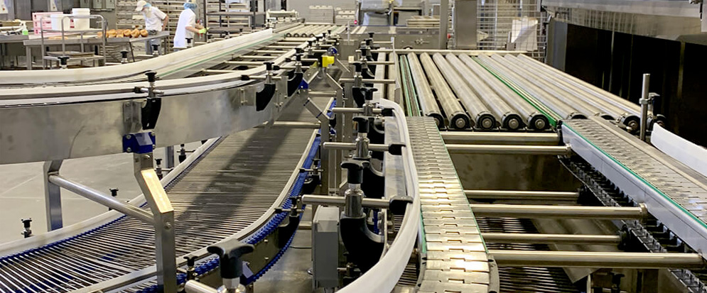 conveyor-belt-with-people-working